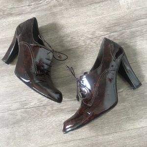 Stuart Weitzman Brown Patent Leather Oxford Heels